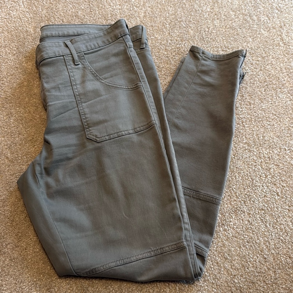 Olive CJ by Cookie Johnson Peace Skinny Mid-Rise Pants size 36 (16).